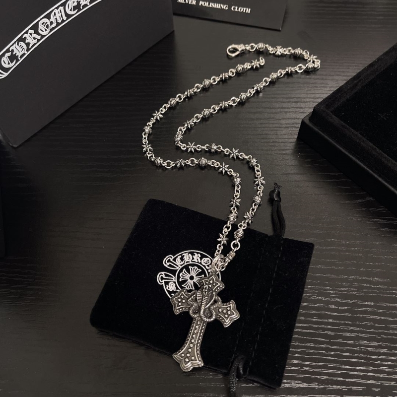 Ch**me He**ts necklaces